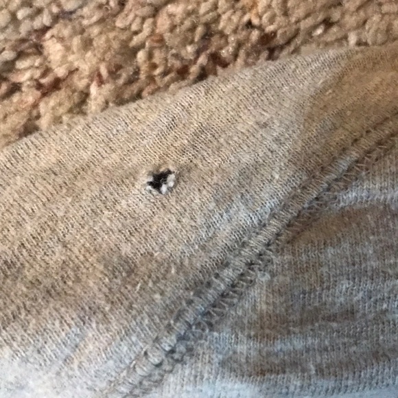 Various brands of shirts - Picture 6 of 7